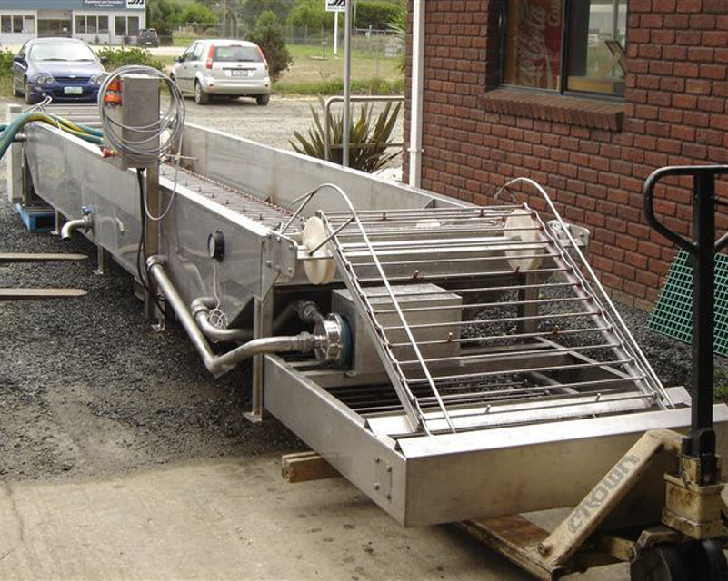Machine for cleaning the Oysters